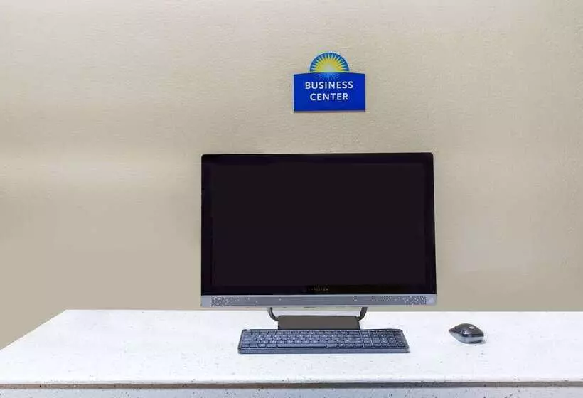 ホテル Quality Inn Near Speedway