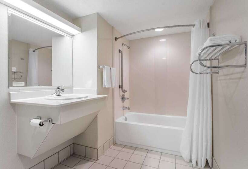 בית מלון כפרי Quality Inn Near Speedway