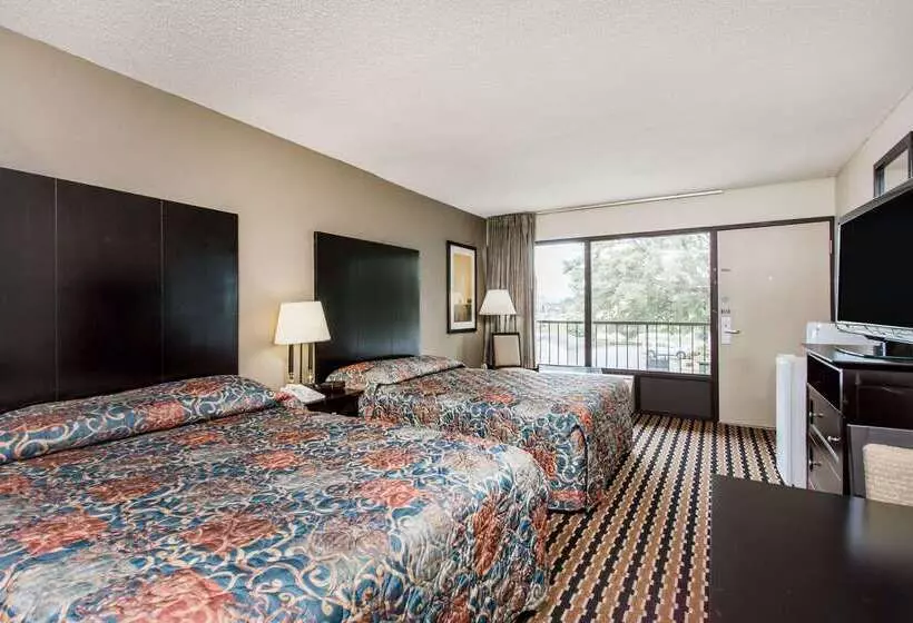ホテル Quality Inn Near Speedway