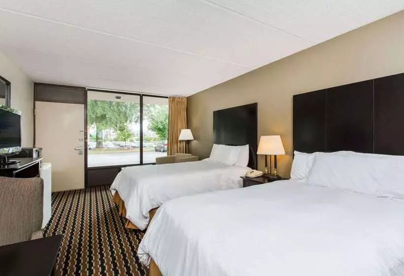 ホテル Quality Inn Near Speedway