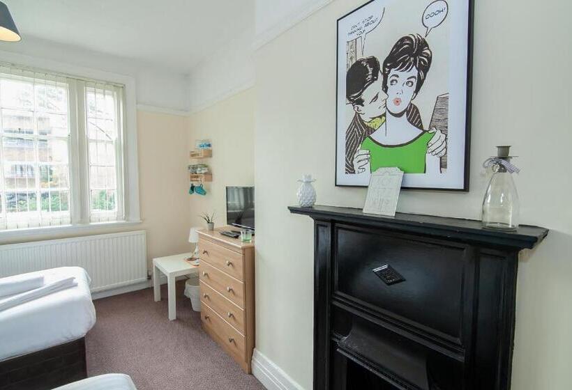 ホテル The Jollys