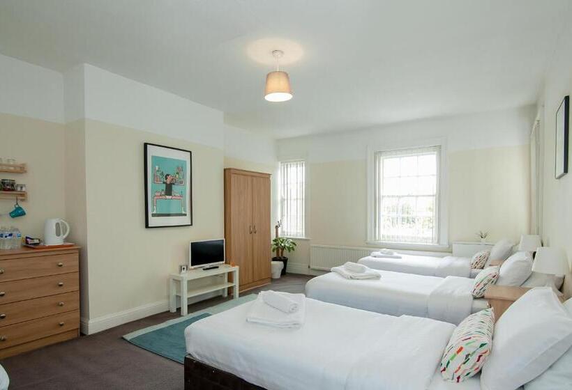 ホテル The Jollys