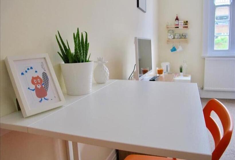 ホテル The Jollys