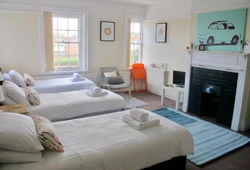 ホテル The Jollys