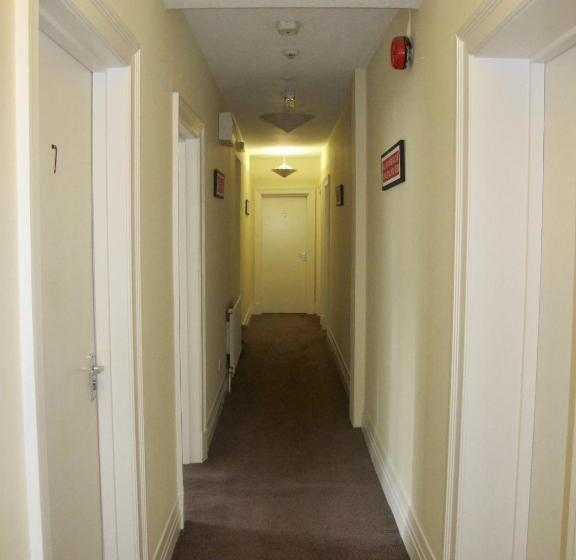 ホテル The Jollys