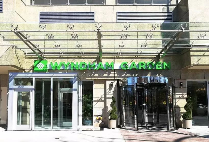 Hotelli Wyndham Garden Fresh Meadows Flushing