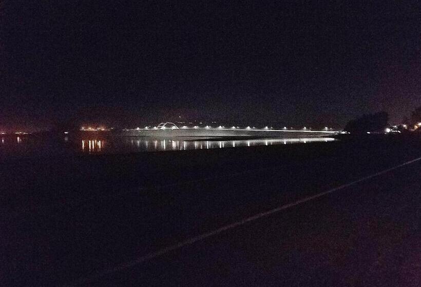 فندق على الطريق The Waldport Inn