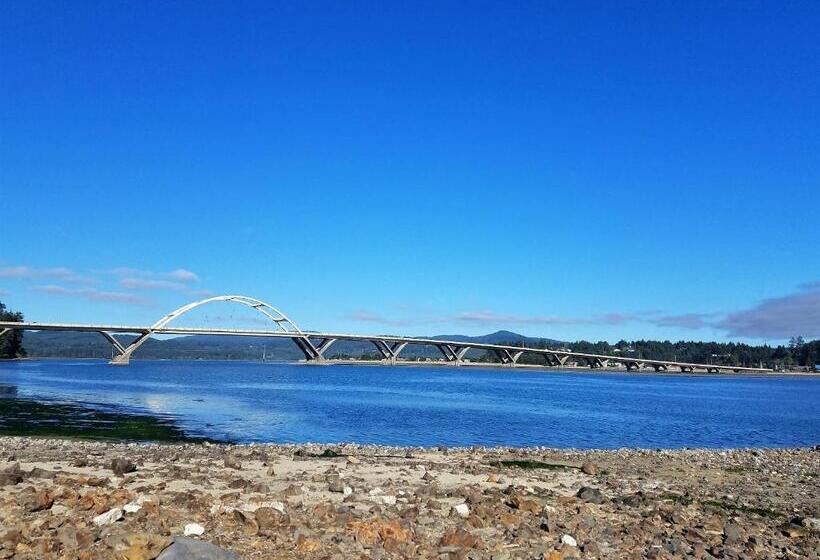 فندق على الطريق The Waldport Inn