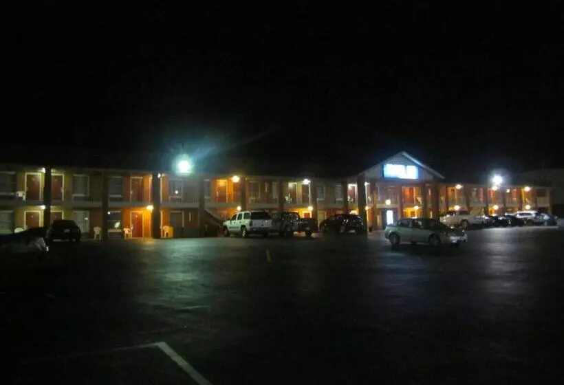 モーテル Travel Inn & Suites