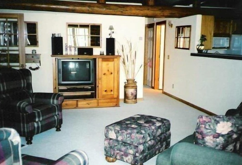 Silverwolf Log Chalet Resort