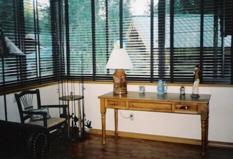 Silverwolf Log Chalet Resort