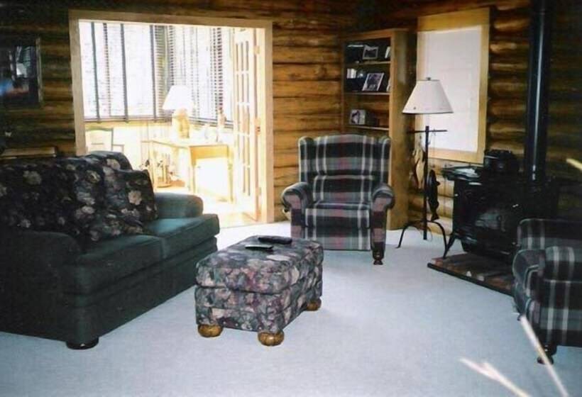 Silverwolf Log Chalet Resort