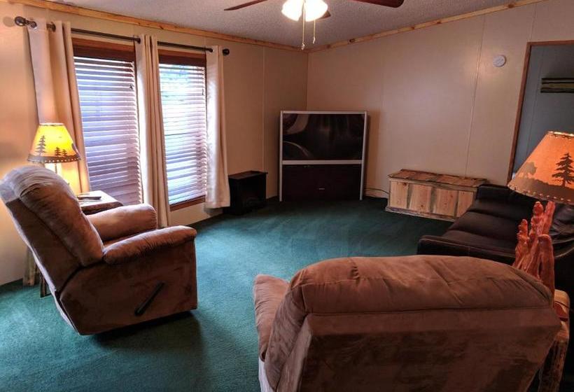 Trails End Cabins & Motel