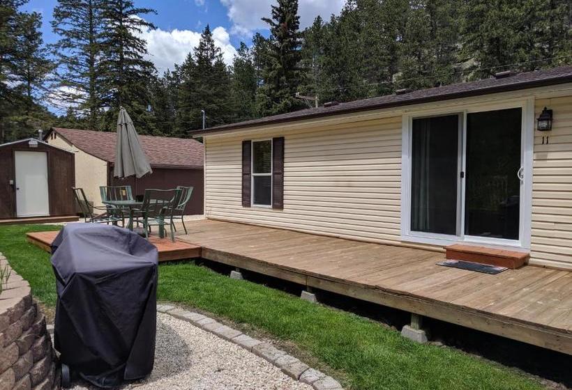 Trails End Cabins & Motel