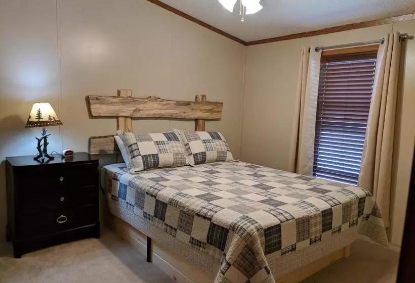 Trails End Cabins & Motel