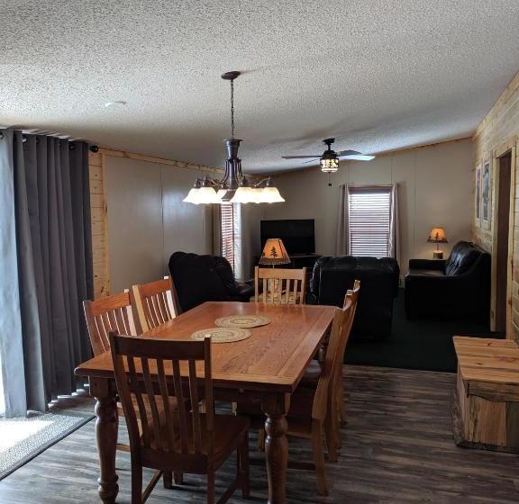 Trails End Cabins & Motel