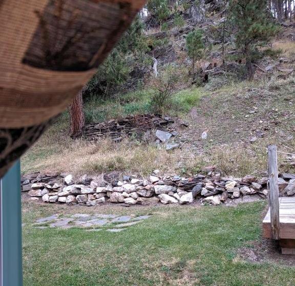 Trails End Cabins & Motel