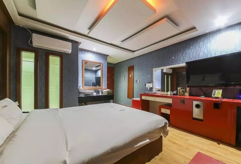 Heart Motel