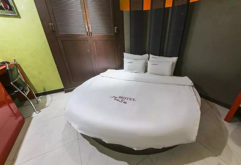 Heart Motel