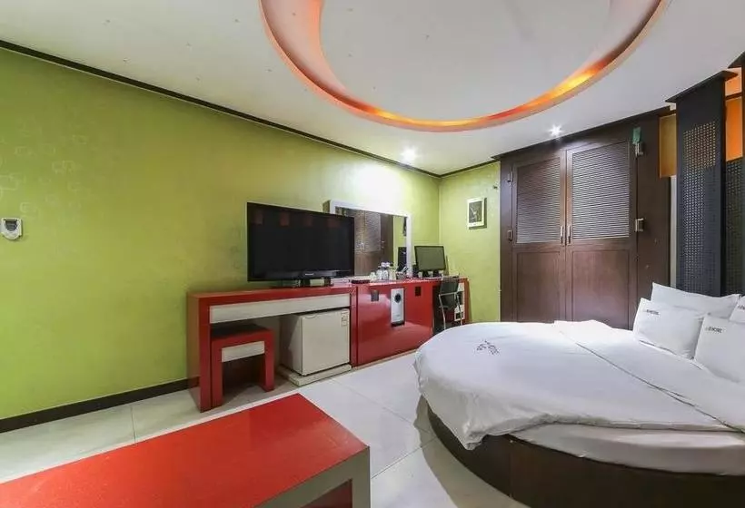 Heart Motel