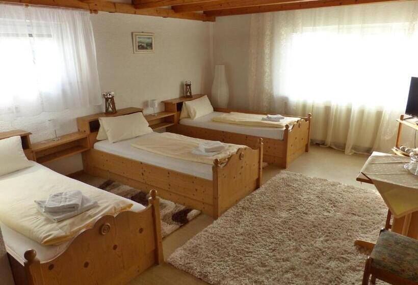 בית מלון כפרי Grüner Baum