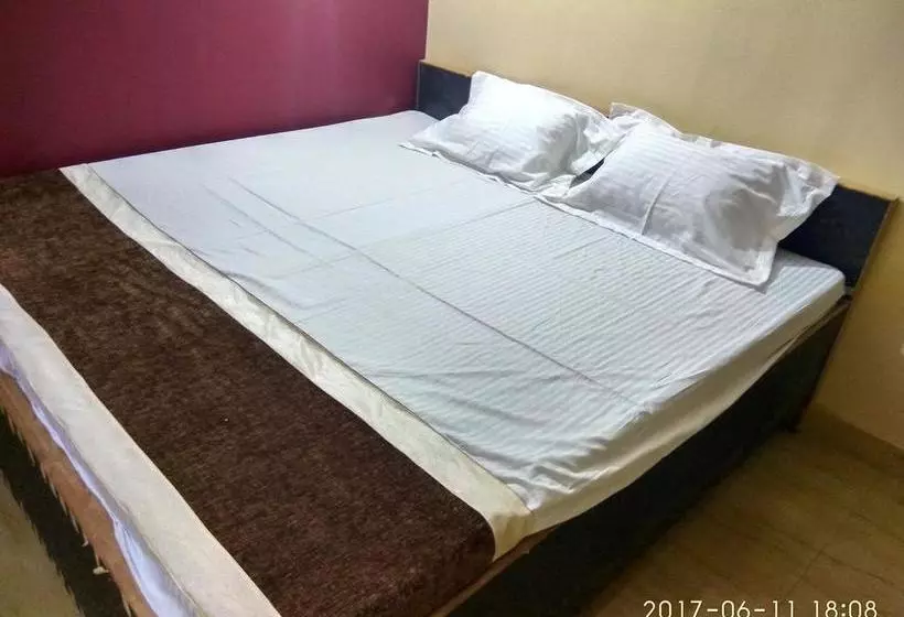 ホテル Kanpur Villa