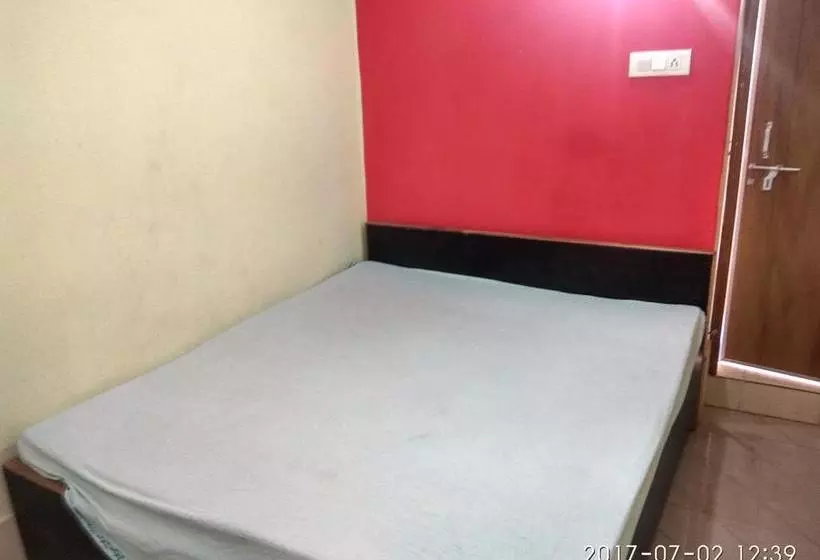 ホテル Kanpur Villa