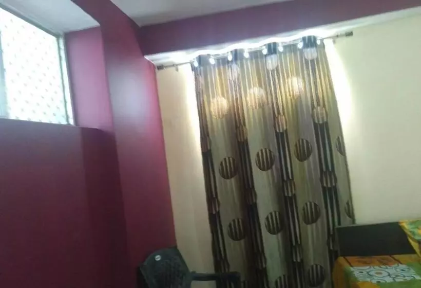 ホテル Kanpur Villa