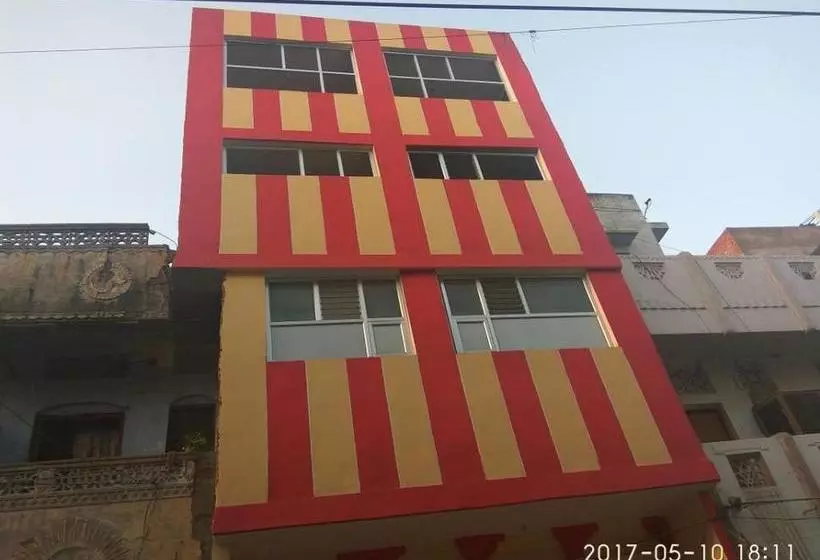 ホテル Kanpur Villa