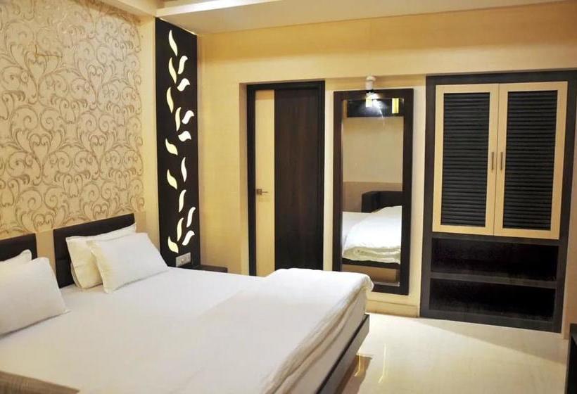 فندق Kanpur Villa