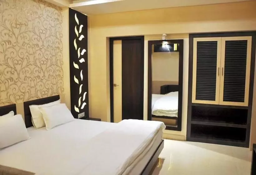 ホテル Kanpur Villa