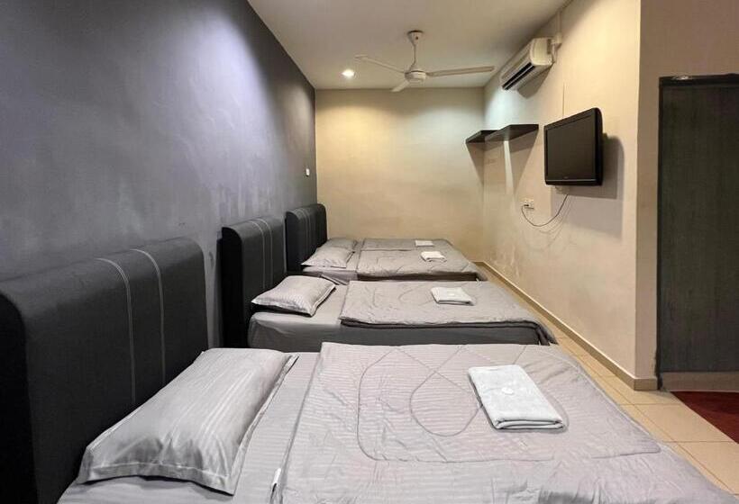 בית מלון כפרי Pekan Budget