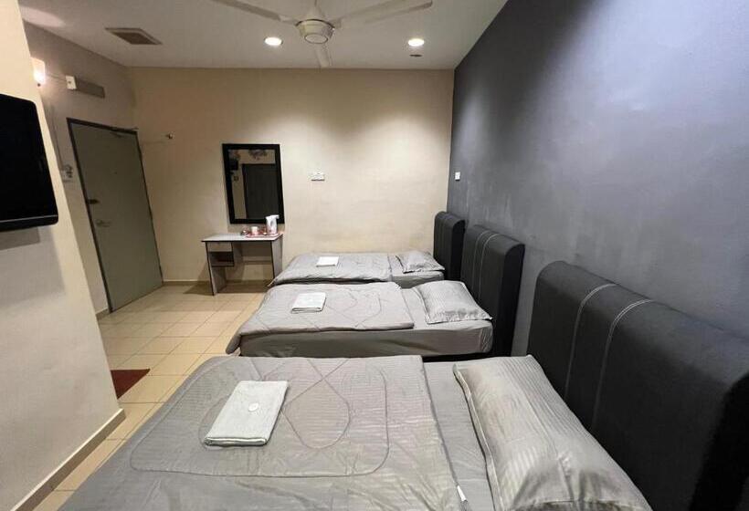 בית מלון כפרי Pekan Budget