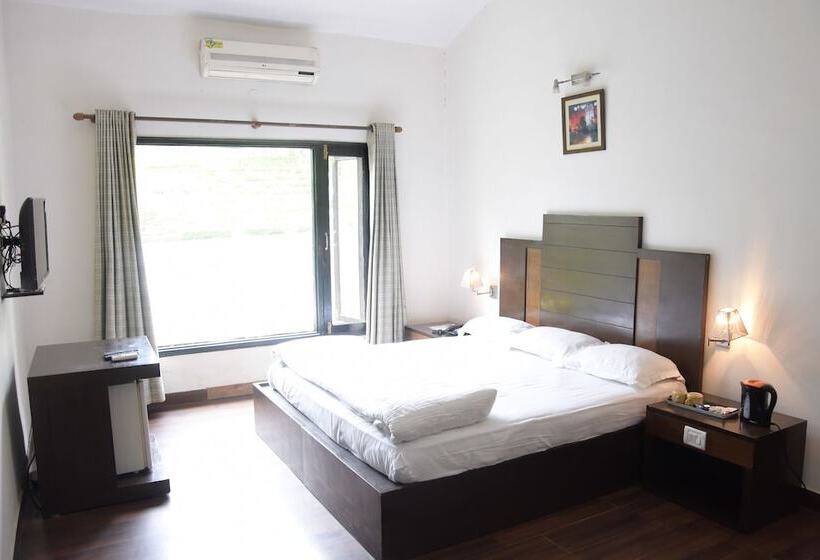 هتل The Pine Crest Resort Bhimtal