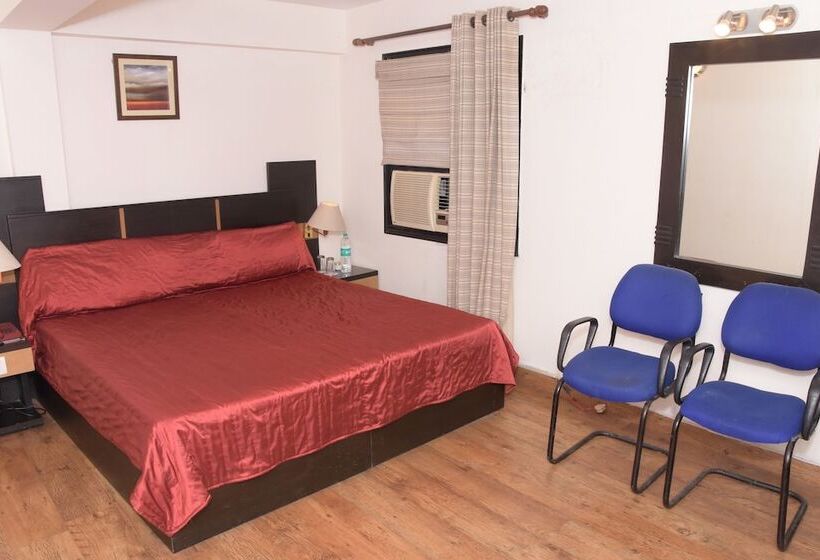 هتل The Pine Crest Resort Bhimtal