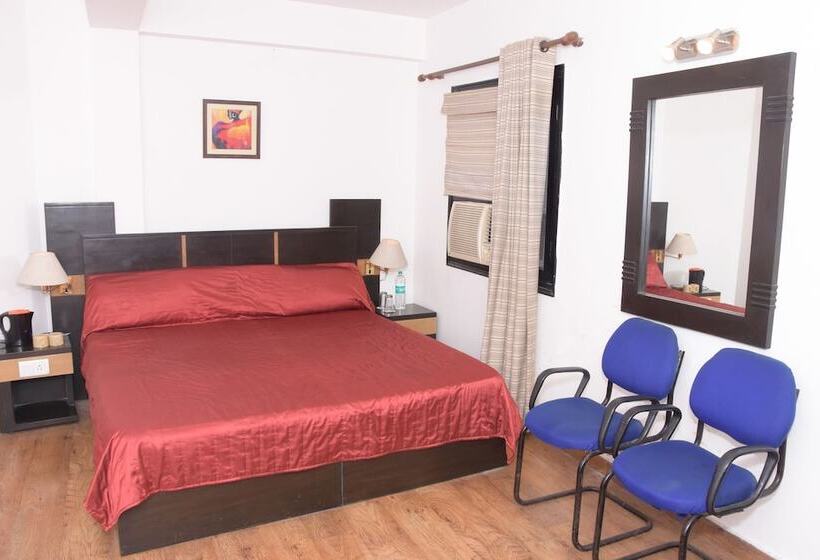 هتل The Pine Crest Resort Bhimtal