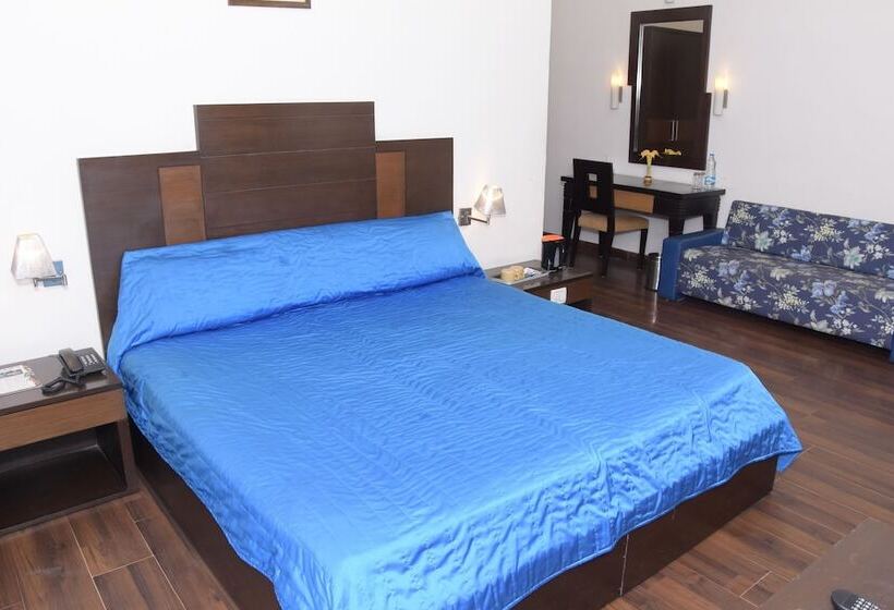 هتل The Pine Crest Resort Bhimtal