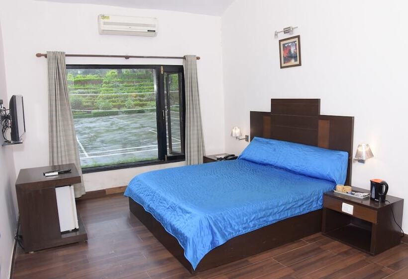 هتل The Pine Crest Resort Bhimtal