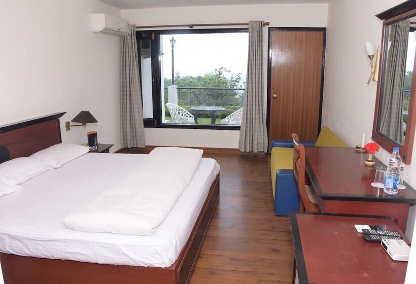 هتل The Pine Crest Resort Bhimtal