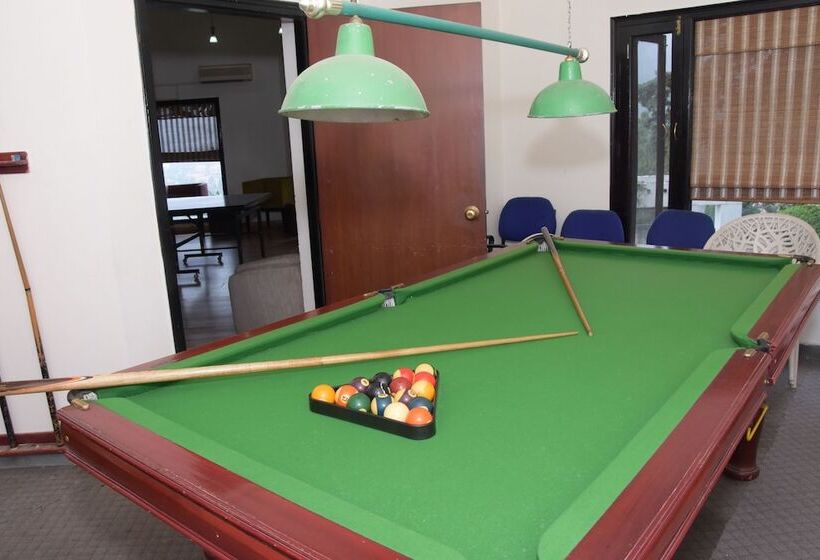 هتل The Pine Crest Resort Bhimtal