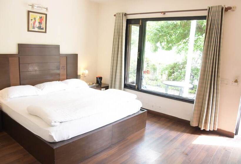 هتل The Pine Crest Resort Bhimtal