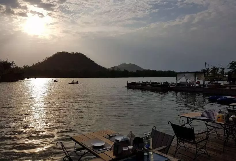 Resort Inlaya Ratchaburi