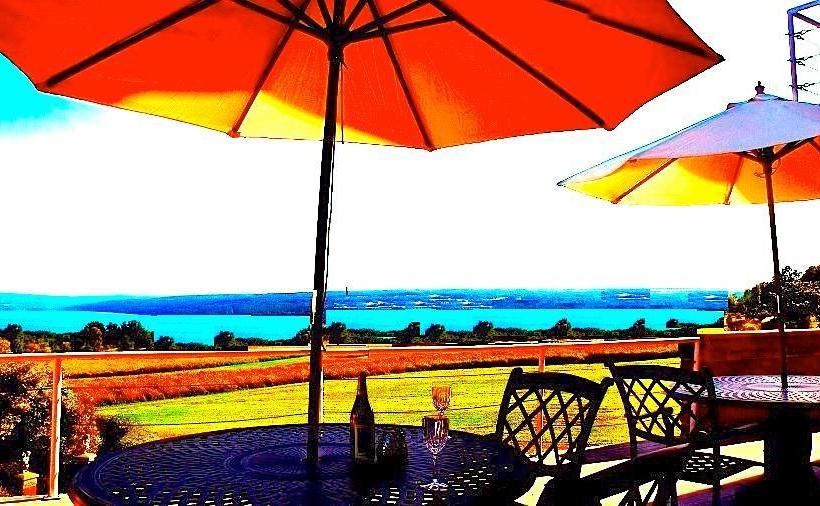 A Cayuga Lakefront Inn   Hotel Alt, Ithaca New York