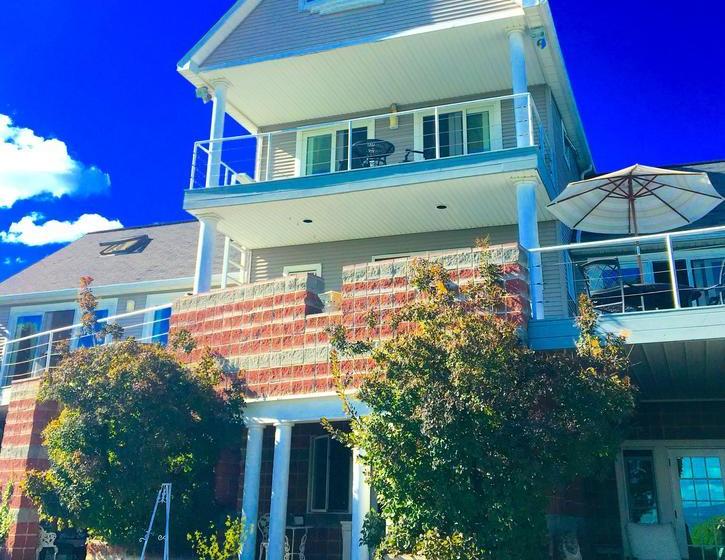 A Cayuga Lakefront Inn   Hotel Alt, Ithaca New York