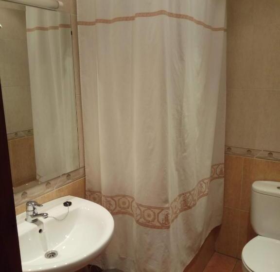 ユースホステル Hostal Restaurante Raton