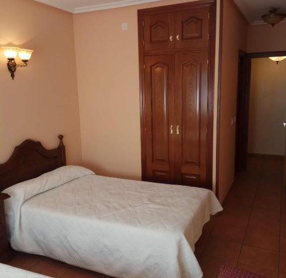 ユースホステル Hostal Restaurante Raton