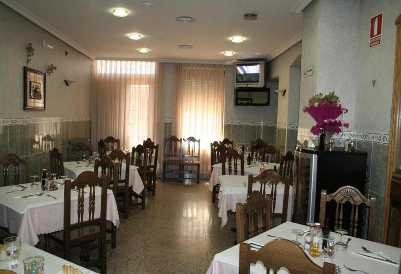 ユースホステル Hostal Restaurante Raton