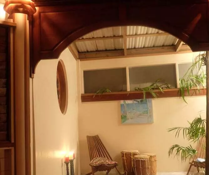 تختخواب و صبحانه Jungle Cocoon