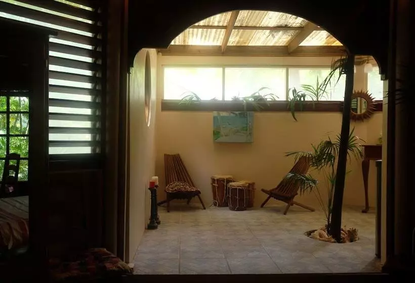 تختخواب و صبحانه Jungle Cocoon