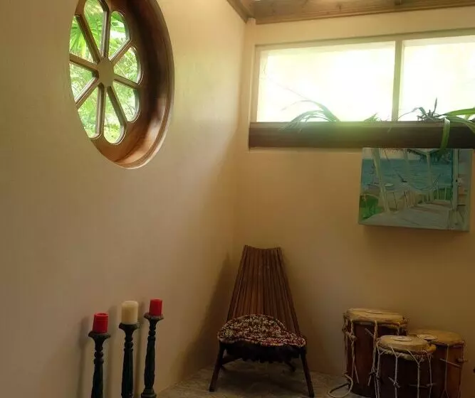تختخواب و صبحانه Jungle Cocoon